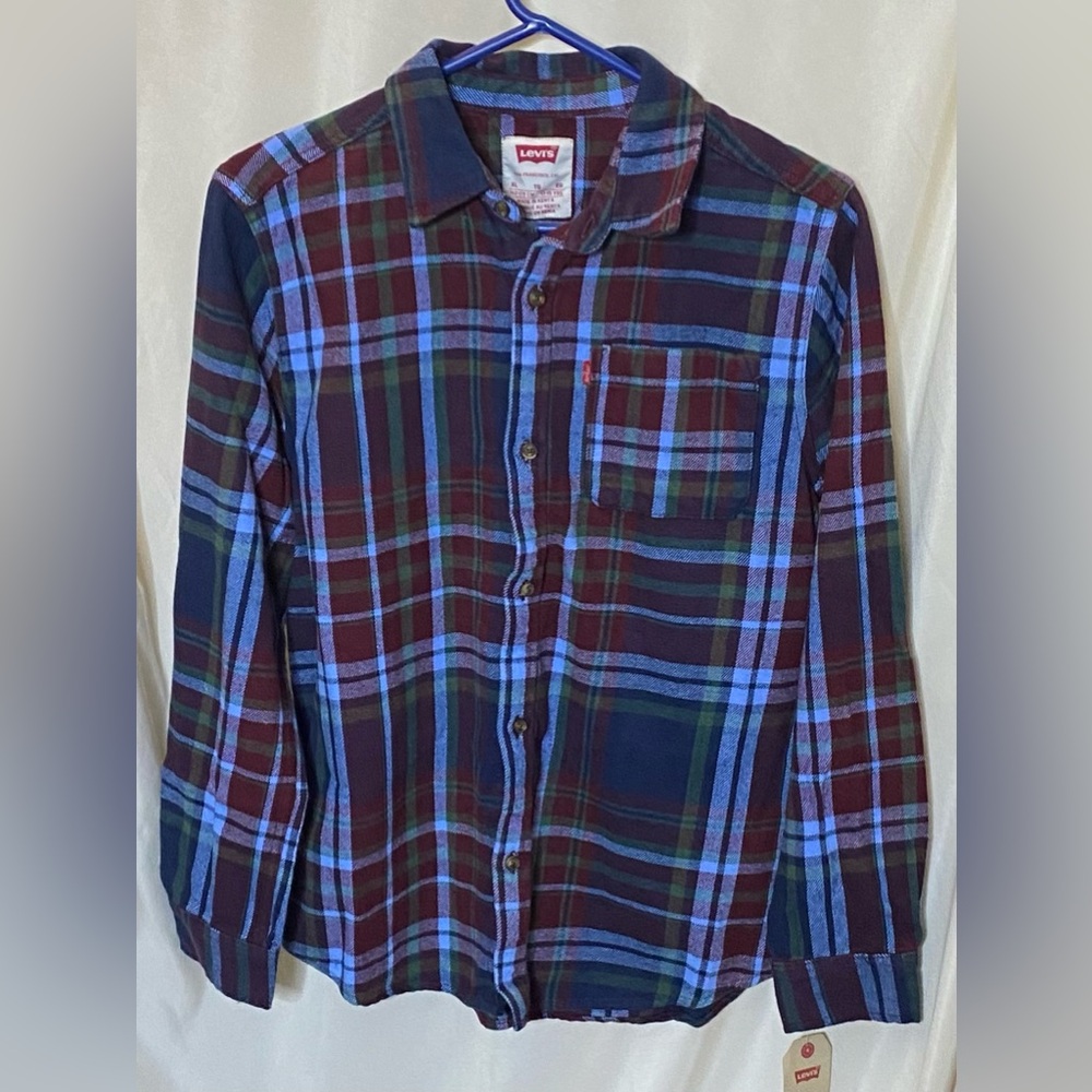 NWT Levi’s Plaid Flannel Button Down Shirt/ Shacket- Unisex